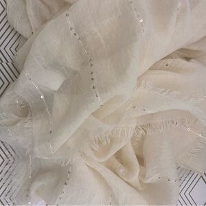 Gap wrap in white with sequins looks elegant